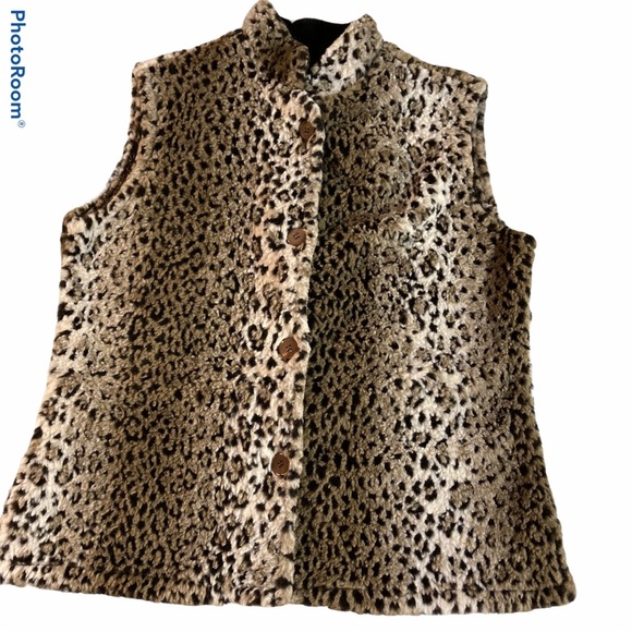 Coldwater Creek Jackets & Blazers - Coldwater Creek L leopard print fuzzy button vest